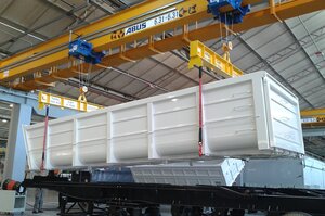 Single girder travelling crane with two electric chain hoists, each with a load capacity of 6.3 t