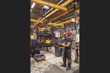 Employee operates HB system in Engcon company in Sweden