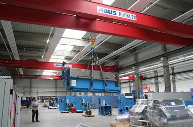 Double-girder travelling cranes with load capacity of 16 t in Niehoff company