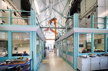 VS slewing crane in process engineering laboratory at Osnabrück University 