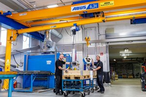 Jib crane and double-girder travelling crane in Rotor Maskiner workshop