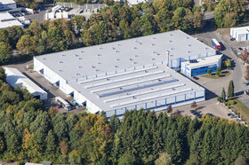 Aerial view of the ABUS Kransysteme GmbH site in Marienheide-Rodt with the production hall for mobile gantry cranes and the logistics centre