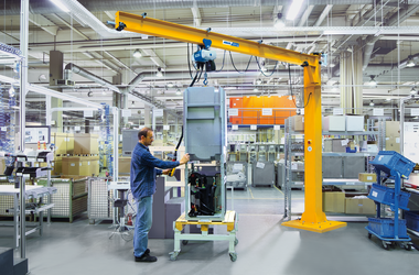 ABUS LSX pillar-mounted jib crane at Vaillant in Gelsenkirchen