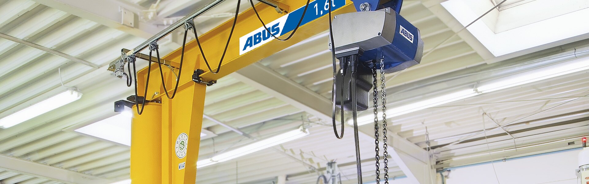 ABUS chain hoist ABUSCompact GM6 on column-mounted slewing crane 