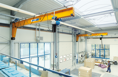 ABUS wall-mounted slewing jib cranes VW with ABUS chain hoist ABUCompact GM4 at the company Bueenfeld in Meschede, Germany